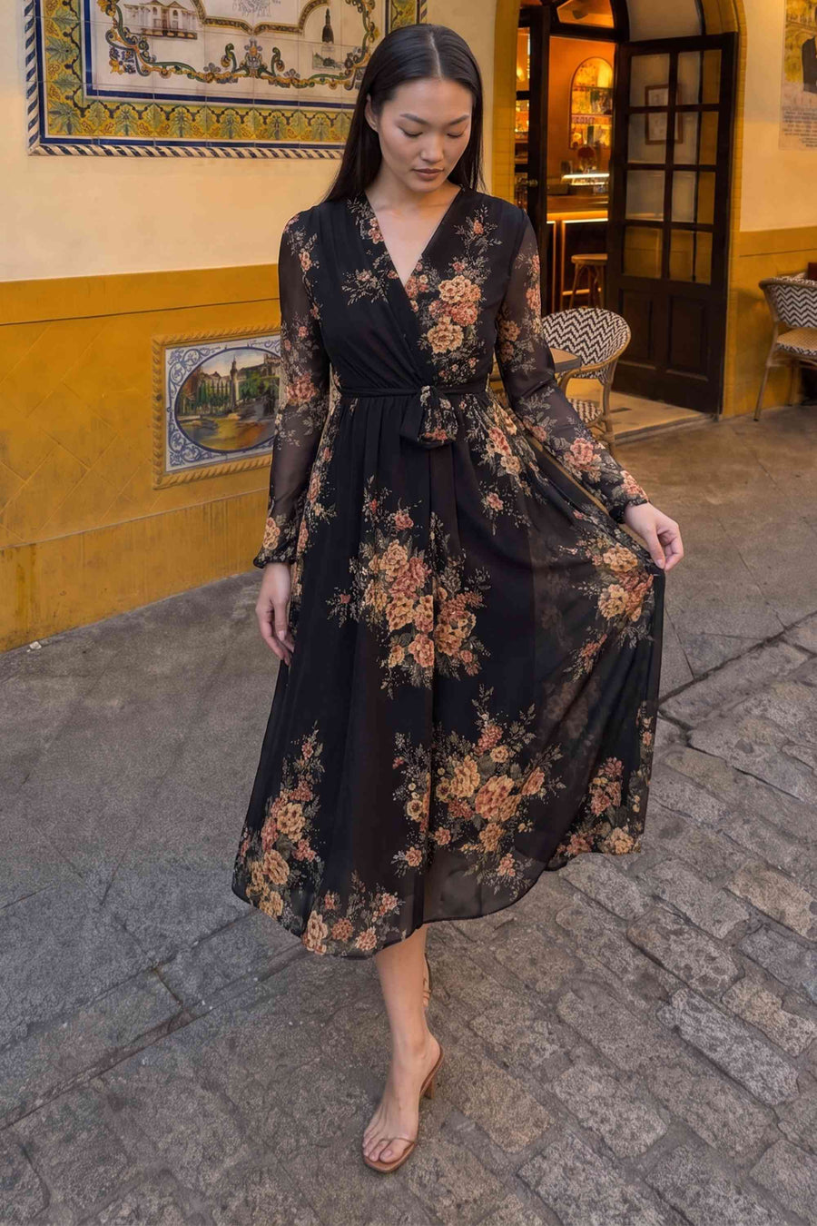 Siyah Çiçek Desenli Kruvaze Yaka Şifon Elbise