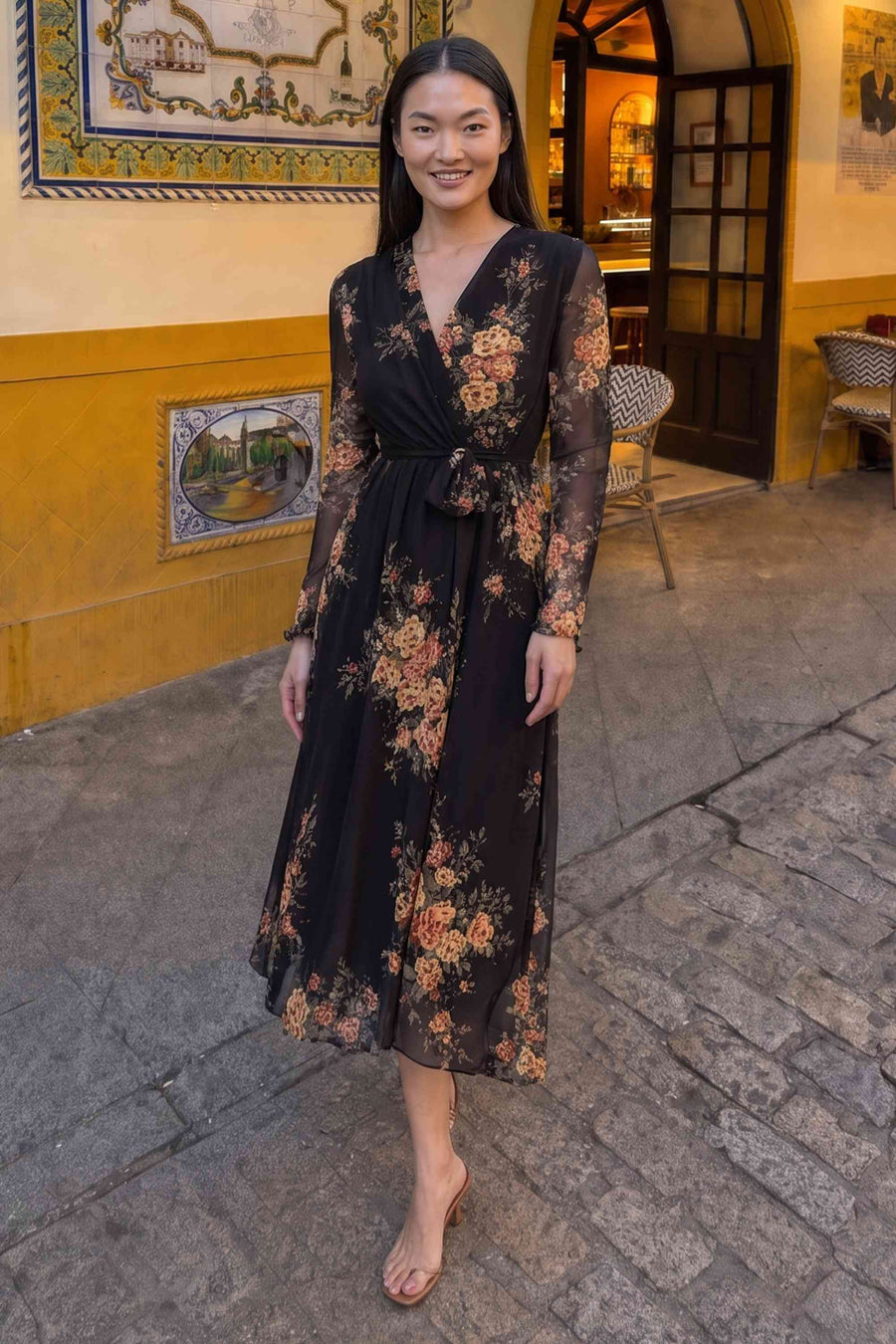 Siyah Çiçek Desenli Kruvaze Yaka Şifon Elbise